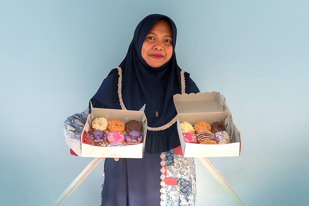 Ulfa with Donuts